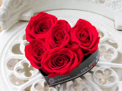 Inima 5 trandafiri rosii